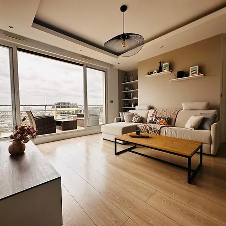 Апартаменты Luxury Flat - Eiffel Tower View & Terrace - Air Conditioning Париж