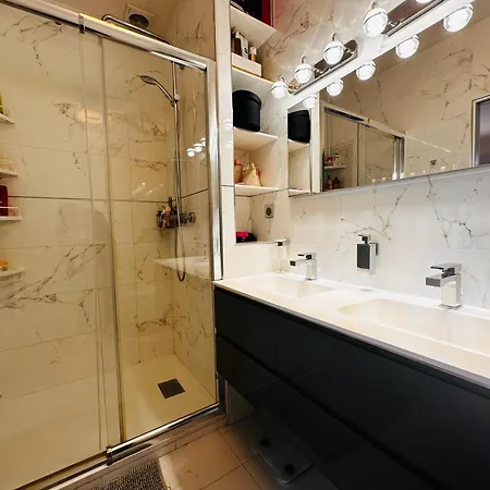 Апартаменты Luxury Flat - Eiffel Tower View & Terrace - Air Conditioning