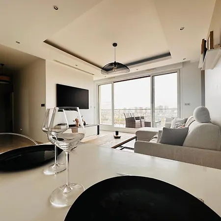 Luxury Flat - Eiffel Tower View & Terrace - Air Conditioning *