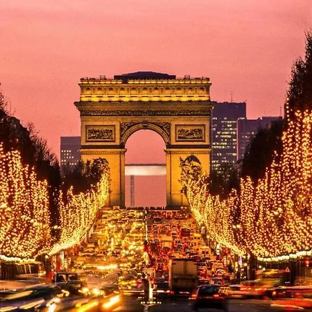 Апартаменты Luxury Flat - Eiffel Tower View & Terrace - Air Conditioning