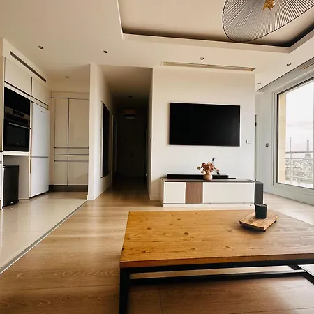 Апартаменты Luxury Flat - Eiffel Tower View & Terrace - Air Conditioning