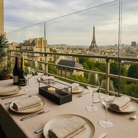 Апартаменты Luxury Flat - Eiffel Tower View & Terrace - Air Conditioning Париж