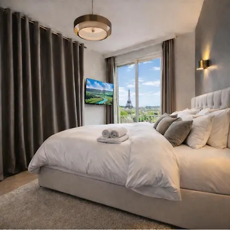 Apartament Luxury Flat - Eiffel Tower View & Terrace - Air Conditioning Paryż