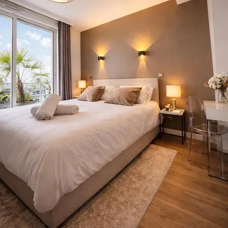 Luxury Flat - Eiffel Tower View & Terrace - Air Conditioning Apartament