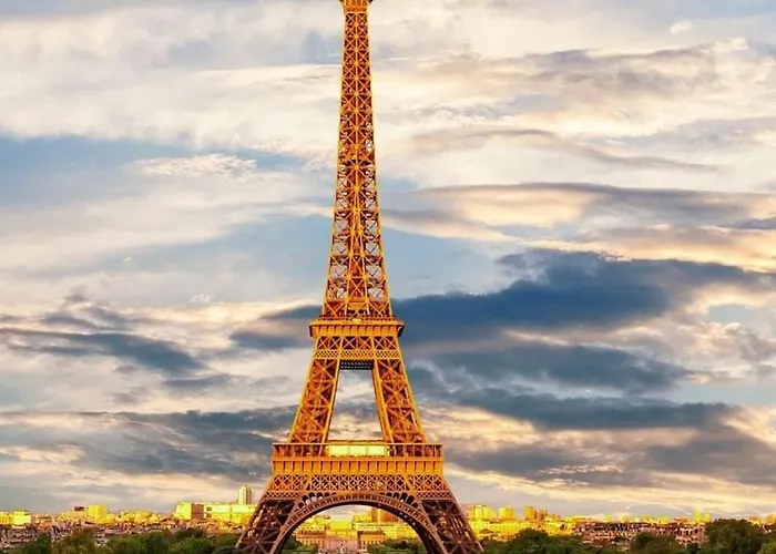 Apartman Luxury Flat - Eiffel Tower View & Terrace - Air Conditioning *