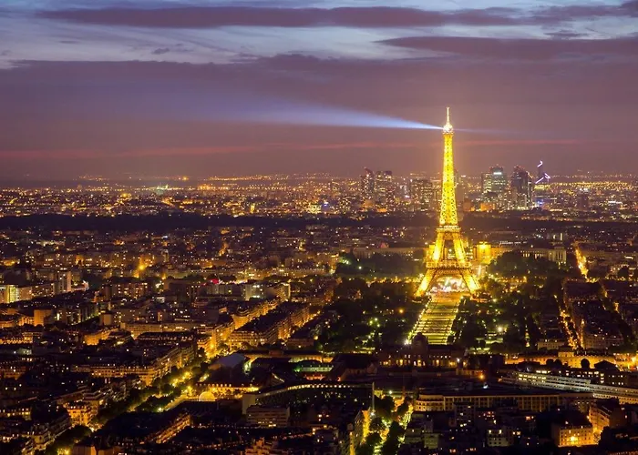 Luxury Flat - Eiffel Tower View & Terrace - Air Conditioning 파리