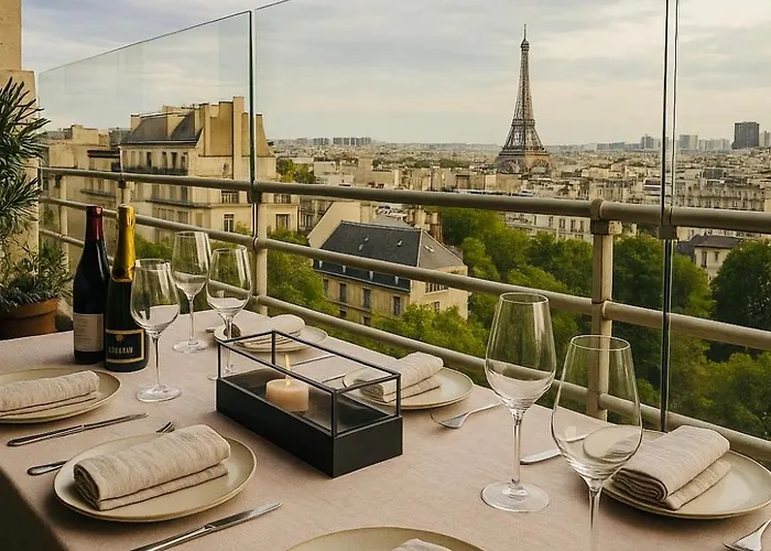 아파트 Luxury Flat - Eiffel Tower View & Terrace - Air Conditioning 파리